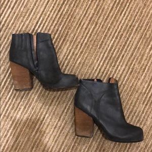 Jeffrey Campbell size 8.5 booties